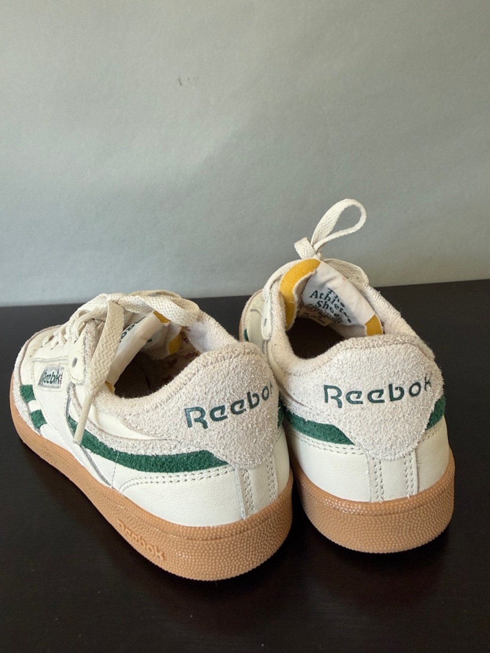 Reebok Classic White Green Gum Sole Sneakers Women’s Size 6 Retro Tennis Shoes - Picture 2 of 4